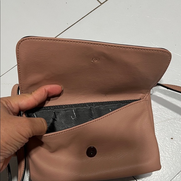 Simply Vera Vera Wang Blush Crossbody Bag - Picture 7 of 8